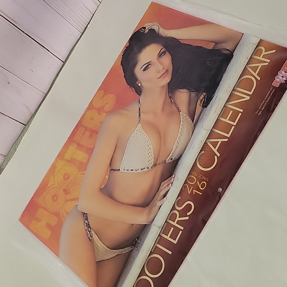 New-sealed Never Used HOOTERS Collection Calendar Girls 2016 - Picture 2 of 14